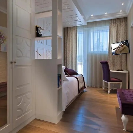 Отель Tritone Luxury Thermae &