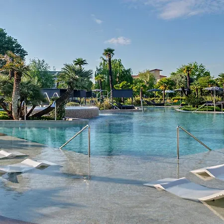 Отель Tritone Luxury Thermae & Абано-Терме